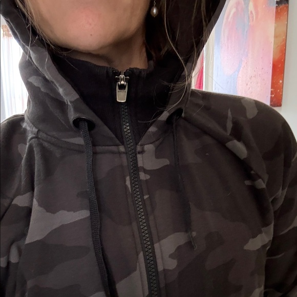 Athleta Triumph full-zip hoodie jacket in a black and gray camouflage print - Picture 5 of 9